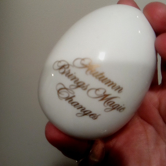 Avon Limited Edition Season Eggs 1984 - Picture 10 of 13